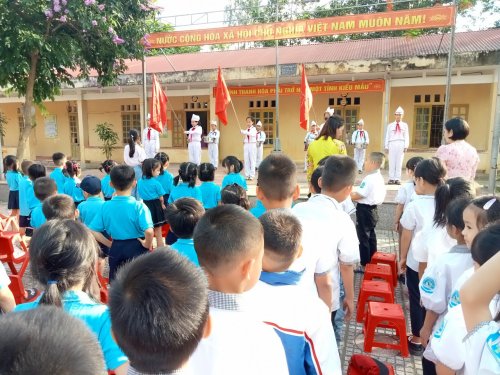 dự chào cờ.jpg